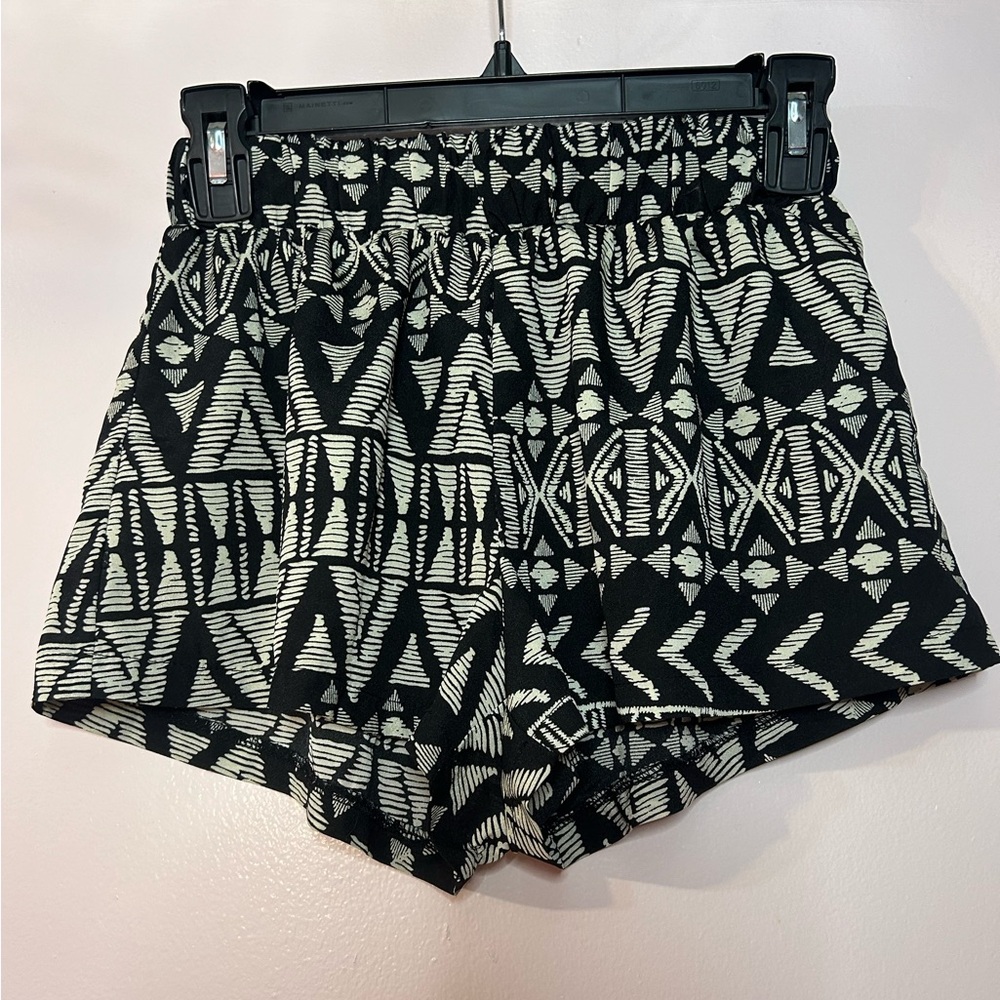 4$ SALE Black and white Aztec print shorts